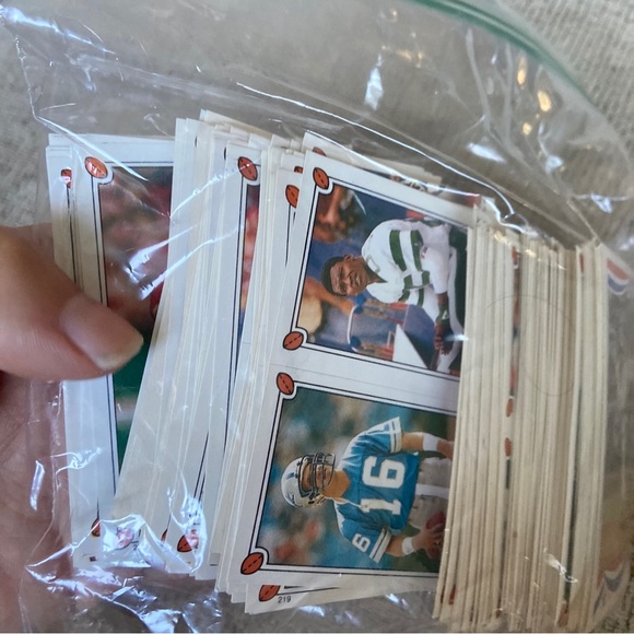 Lot of 800 Ish Vintage 1985 TOPPS MLB Baseball Stickers NFL Football - Picture 6 of 10
